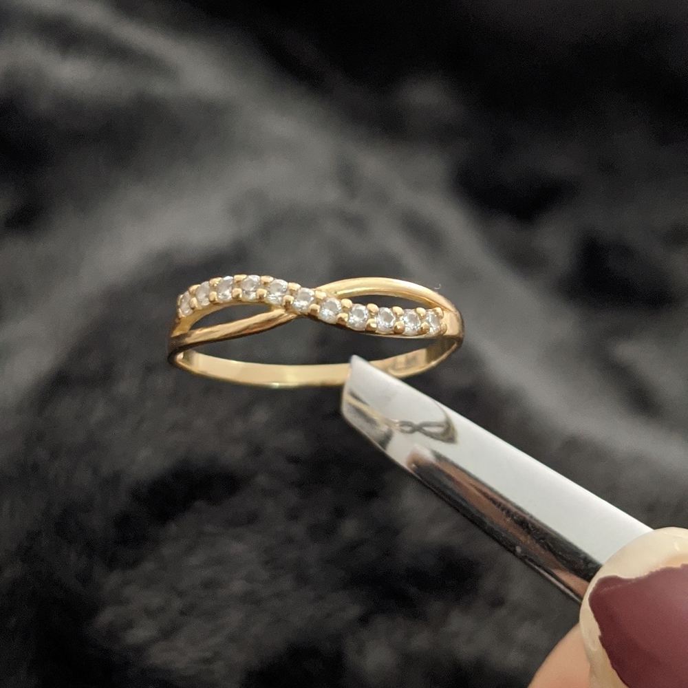 10k Gold Infinity ring size 8